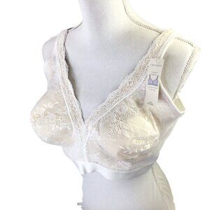 Cacique Lace No Wire Bra NWT Size 46 D Wireless Lined No Pad Full Coverage